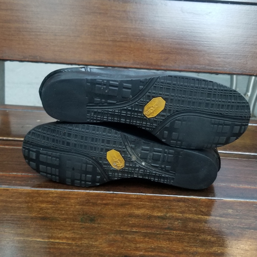 🆕 Chanel CC logo Cap Toe Shoes - Picture 8 of 10